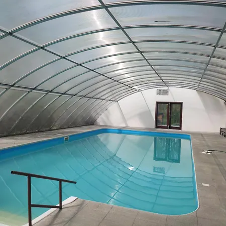 Bungalovy Zvikov Kamp alanı *